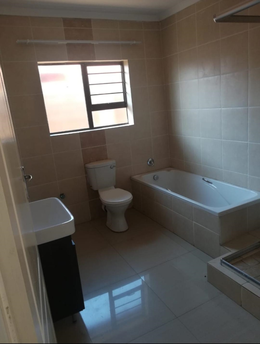 To Let 3 Bedroom Property for Rent in Melodie North West